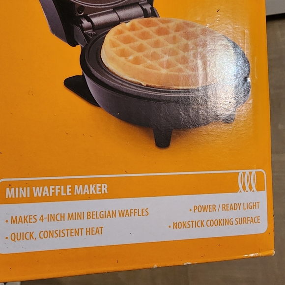 Toastmaster 4" Mini Belgian Waffle Maker TM-46WM NEW - Picture 4 of 5